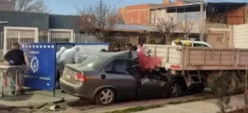 Fatal accidente en la Patagonia: Iba a “alta velocidad y haciendo zigzag”, chocó un camión estacionado y murió en el acto