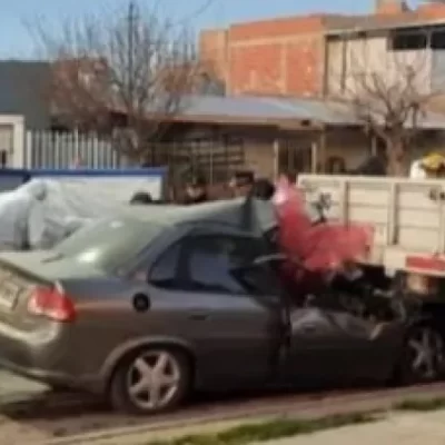 Fatal accidente en la Patagonia: Iba a “alta velocidad y haciendo zigzag”, chocó un camión estacionado y murió en el acto