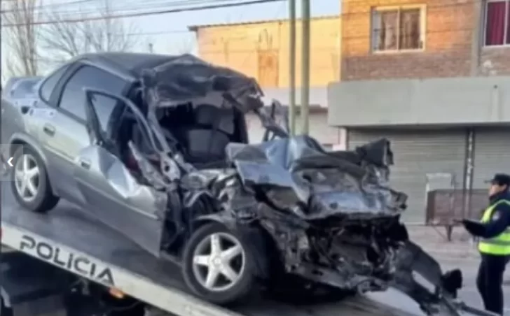 Fatal accidente en la Patagonia: Iba a “alta velocidad y haciendo zigzag”, chocó un camión estacionado y murió en el acto Fatal accidente en la Patagonia: Iba a “alta velocidad y haciendo zigzag”, chocó un camión estacionado y murió en el acto