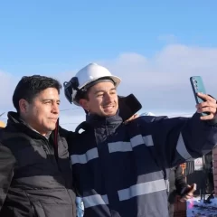 Claudio Vidal recorrió obras de viviendas en Río Gallegos y charló con trabajadores de la construcción