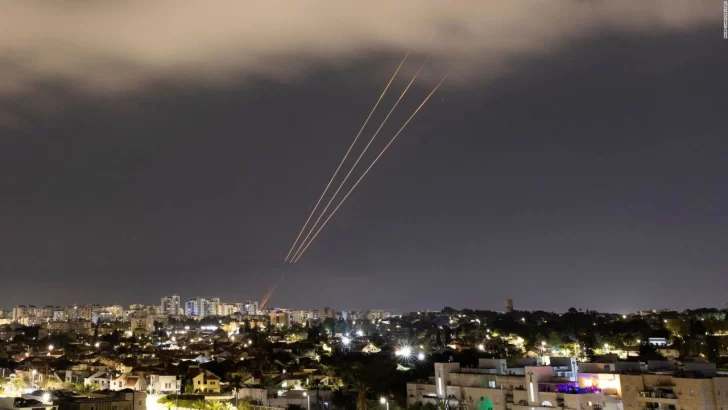  Irán difundió videos del ataque con drones a Israel y lanza amenazas.