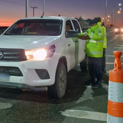 Controles en el acceso a Río Gallegos: demoraron a un prófugo y retuvieron un vehículo por alcoholemia positiva