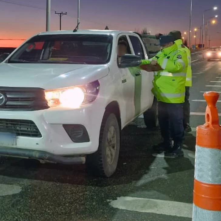 Controles en el acceso a Río Gallegos: demoraron a un prófugo y retuvieron un vehículo por alcoholemia positiva