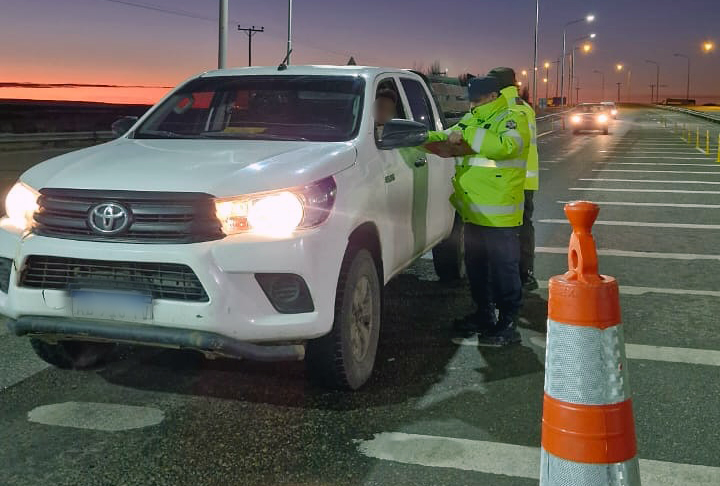 Controles en el acceso a Río Gallegos: demoraron a un prófugo y retuvieron un vehículo por alcoholemia positiva