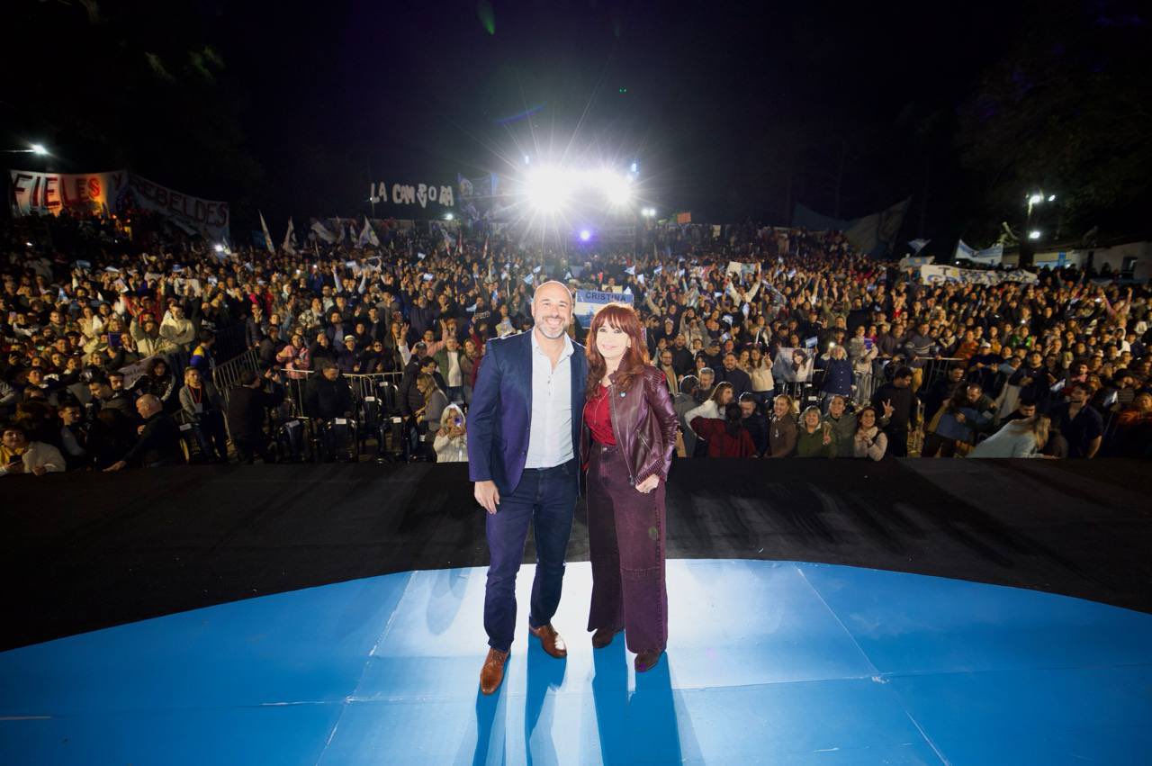  Cristina Kirchner reapareció en Paso de los Libres y respaldó en un acto al intendente de esa ciudad Martín Ascúa como candidato a gobernador de Corrientes.