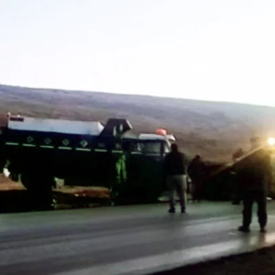 Camionero de Vialidad resultó herido tras un accidente cerca de Rospentek