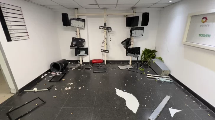 Tras la condena a Cristina Kirchner, militantes kirchneristas destrozaron el edificio de TN y eltrece