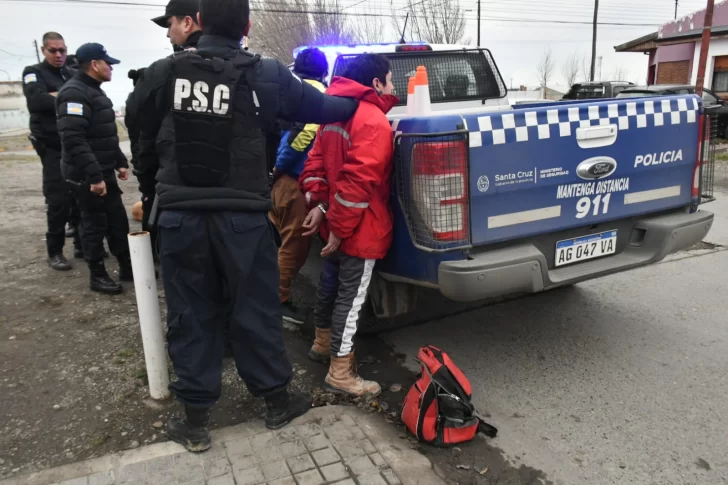 Cuatro jóvenes fueron detenidos tras robar en un local comercial de Río Gallegos