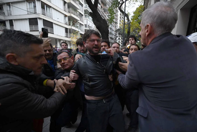 Liberaron a Juan Grabois tras 12 horas detenido: “Es un orgullo que el gobierno de Milei nos meta presos por defender el legado peronista”