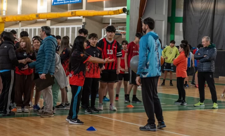 Reunión de colegios secundarios sobre disciplinas del atletismo