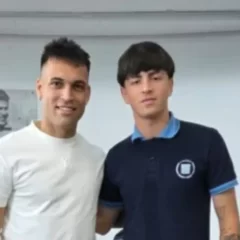 Un sueño en dos tiempos: el ex Boxing Jairo Ebel se fotografió con Lautaro Martínez