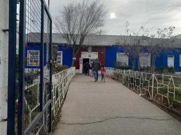 La opinión de la gente por la agresión entre padres en una escuela de Caleta Olivia: “Desubicado” La opinión de la gente por la agresión entre padres en una escuela de Caleta Olivia: “Desubicado”