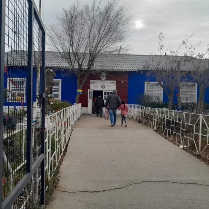 La opinión de la gente por la agresión entre padres en una escuela de Caleta Olivia: “Desubicado” La opinión de la gente por la agresión entre padres en una escuela de Caleta Olivia: “Desubicado”