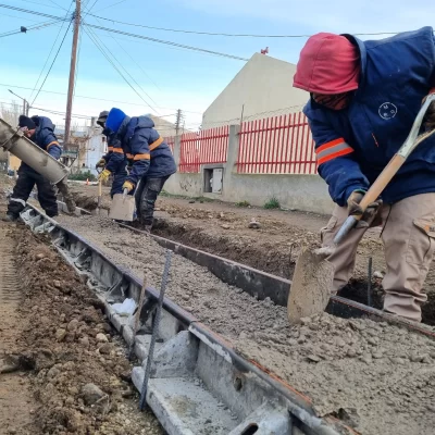 Municipio de Río Gallegos avanza con los cordones cuneta en el barrio Juan Pablo II
