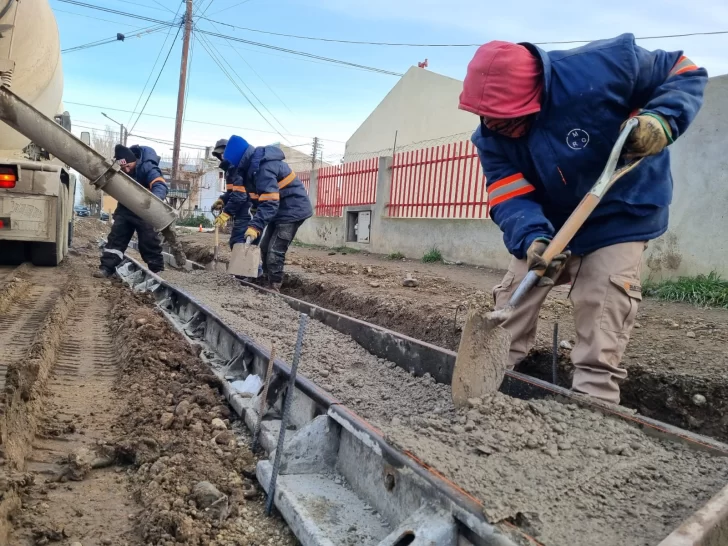 Municipio de Río Gallegos avanza con los cordones cuneta en el barrio Juan Pablo II