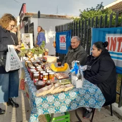 “Feriazo de frescos” en Caleta Olivia y en contra del ajuste en el INTA
