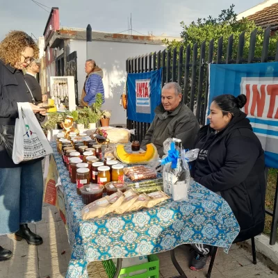“Feriazo de frescos” en Caleta Olivia y en contra del ajuste en el INTA