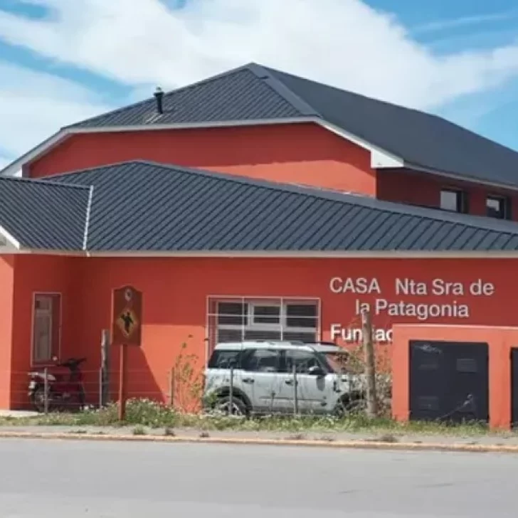 Joven se golpeó la cabeza en una escuela de El Calafate y quedó internado en el hospital: “Está saliendo adelante”