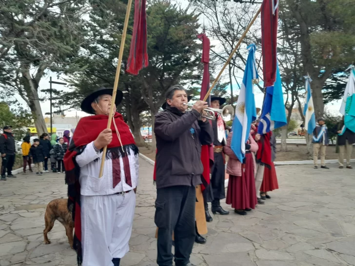 La comunidad salteña de Caleta Olivia homenajeó a su caudillo Martín Güemes