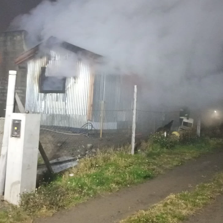 Se incendió una casa en El Calafate y dos personas debieron ser asistidas