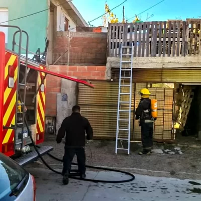 Bomberos controlaron un principio de incendio en una casa de Caleta Olivia