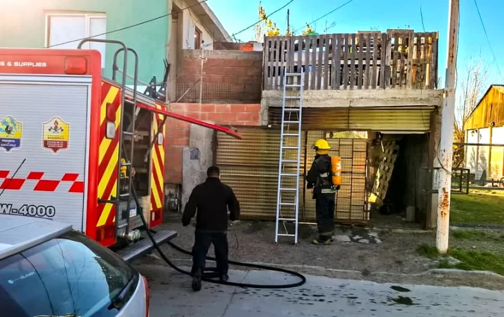 Bomberos controlaron un principio de incendio en una casa de Caleta Olivia