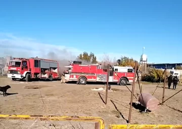 Feroz incendio consumió dos precarias viviendas en la zona de Chacras Sur