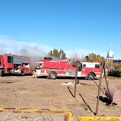 Feroz incendio consumió dos precarias viviendas en la zona de Chacras Sur Feroz incendio consumió dos precarias viviendas en la zona de Chacras Sur