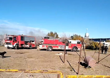 Feroz incendio consumió dos precarias viviendas en la zona de Chacras Sur