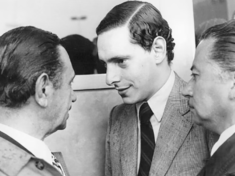  Abal Medina dialogando con Jorge Osinde (Foto extraída del libro 