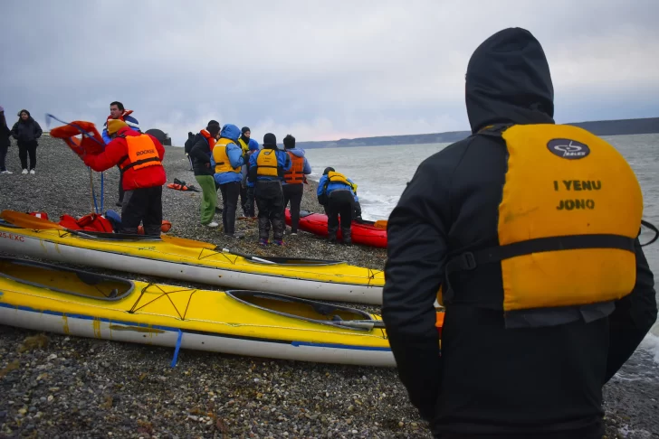 Río Gallegos celebró “La Noche Más Larga” en la costanera con actividades dentro y fuera del agua