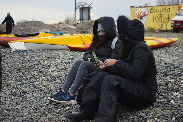 Río Gallegos celebró “La Noche Más Larga” en la costanera con actividades dentro y fuera del agua