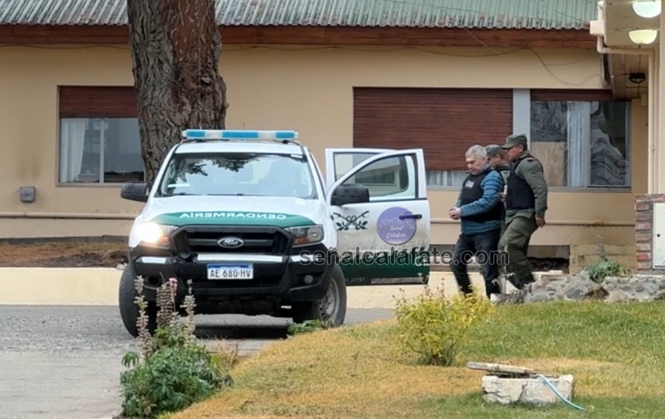  Así trasladaron a Lázaro Báez de El Calafate a la Unidad 15 de Río Gallegos. FOTO: MARCELO DEL BUONO / SEÑAL CALAFATE.