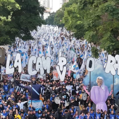 Marcha contra la condena a Cristina Kirchner desborda Plaza de Mayo