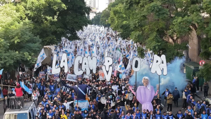 Marcha contra la condena a Cristina Kirchner desborda Plaza de Mayo