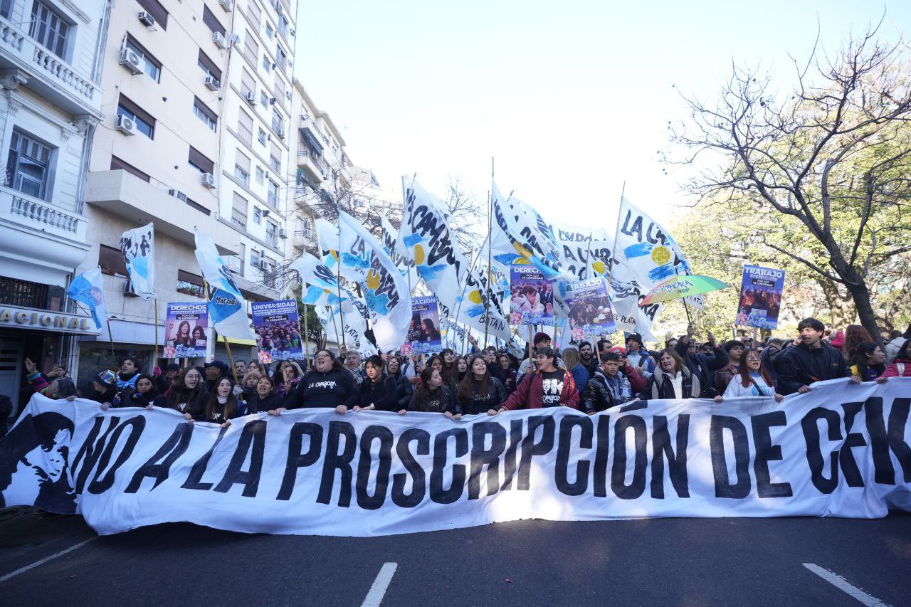 Marcha contra la condena a Cristina Kirchner desborda Plaza de Mayo