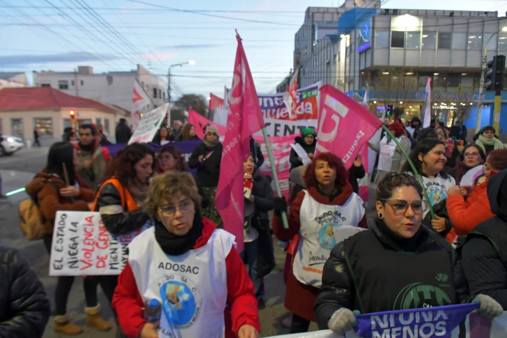 Río Gallegos marchó por el Ni Una Menos: diez años de lucha y un presente marcado por el femicidio de Antonella Aybar
