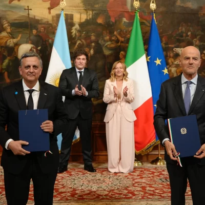 YPF y Eni dan nuevo paso en el desarrollo del proyecto Argentina LNG