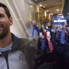 Con Messi, la Selección Argentina llegó a Chile: fallo de seguridad y cálido recibimiento de hinchas