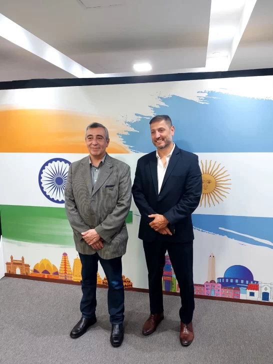  El ministro de Energía, Jaime Álvarez, y el presidente de FOMICRUZ, Oscar Vera.