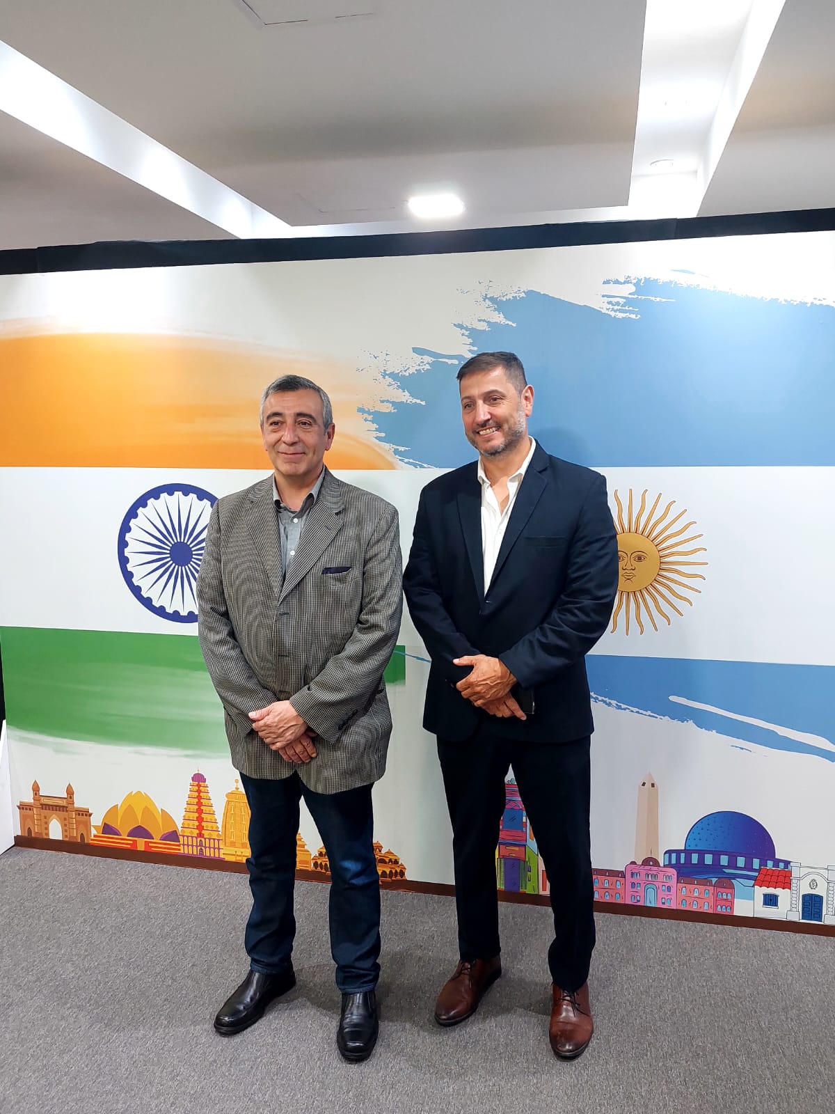  El ministro de Energía, Jaime Álvarez, y el presidente de FOMICRUZ, Oscar Vera.
