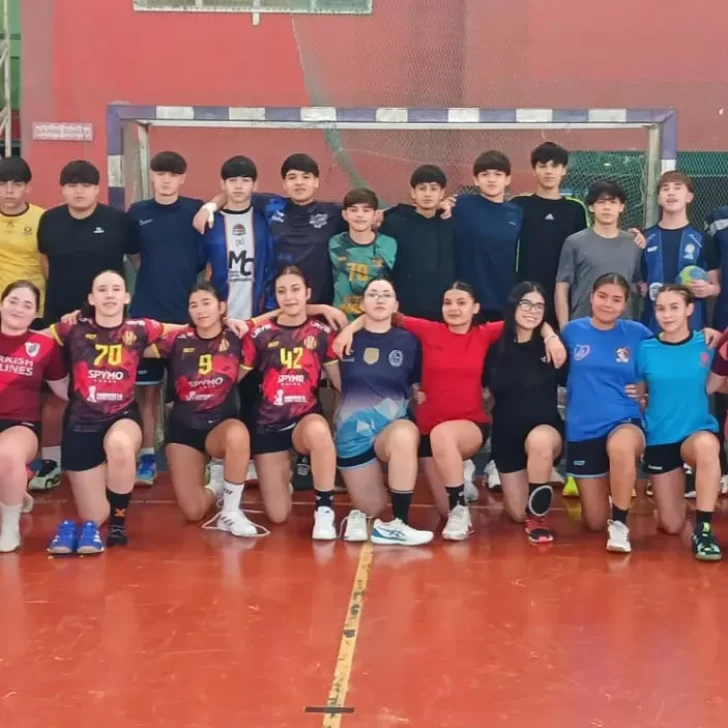 Los cadetes de Handball buscan fondos para viajar a Mendoza Los cadetes de Handball buscan fondos para viajar a Mendoza