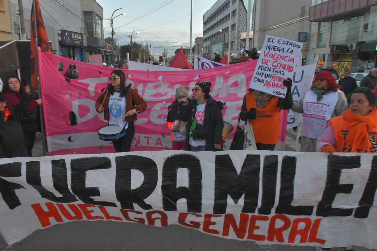 Río Gallegos marchó por el Ni Una Menos: diez años de lucha y un presente marcado por el femicidio de Antonella Aybar