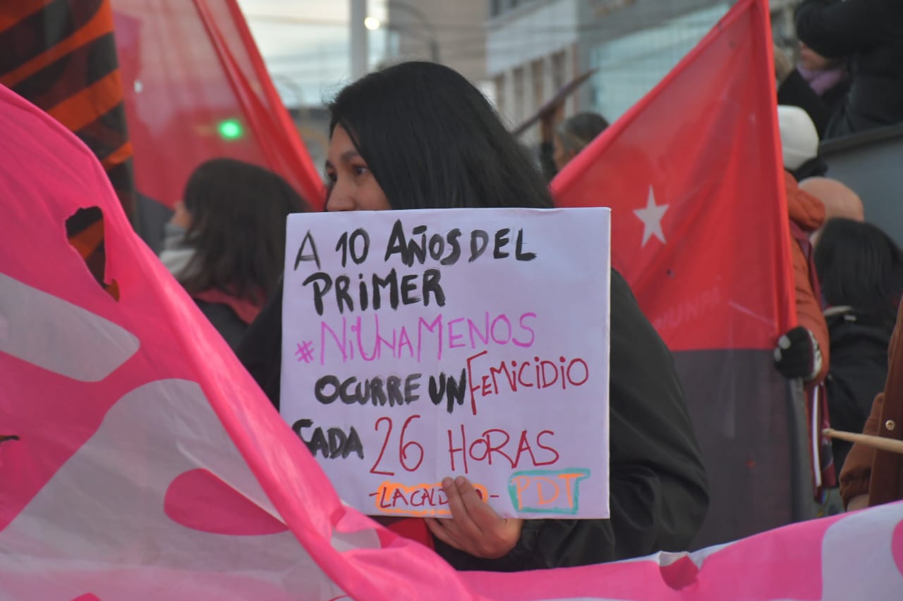 Río Gallegos marchó por el Ni Una Menos: diez años de lucha y un presente marcado por el femicidio de Antonella Aybar