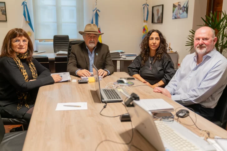  El intendente estuvo acompañado por la secretaria de Cultura Liliana Peralta y los referentes del Programa.