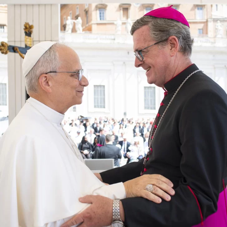 El arzobispo Jorge García Cuerva saludó al Papa León XIV en el Vaticano antes de la visita de Javier Milei
