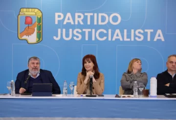 El PJ no marchará a Comodoro Py, pero convocó a un acto en Plaza de Mayo por Cristina Kirchner El PJ no marchará a Comodoro Py, pero convocó a un acto en Plaza de Mayo por Cristina Kirchner