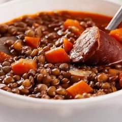 Guiso de lentejas económico: receta con carne de cerdo para la ola de frío polar