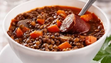 Guiso de lentejas económico: receta con carne de cerdo para la ola de frío polar Guiso de lentejas económico: receta con carne de cerdo para la ola de frío polar