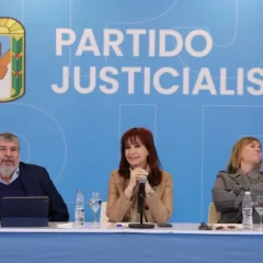 Cristina Kirchner se reúne con senadores del PJ a la espera del fallo de la Corte Suprema